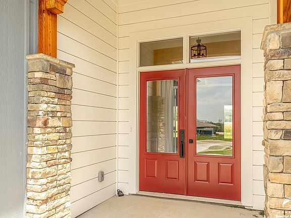 3rd image of 1018 Bluestem Cir