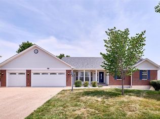1127 Whispering Pines Dr, Dardenne Prairie, MO 63368