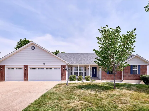 1127 Whispering Pines Dr, Dardenne Prairie, MO 63368