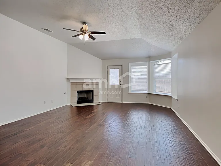609 Crystal Brook Dr — Photo 5