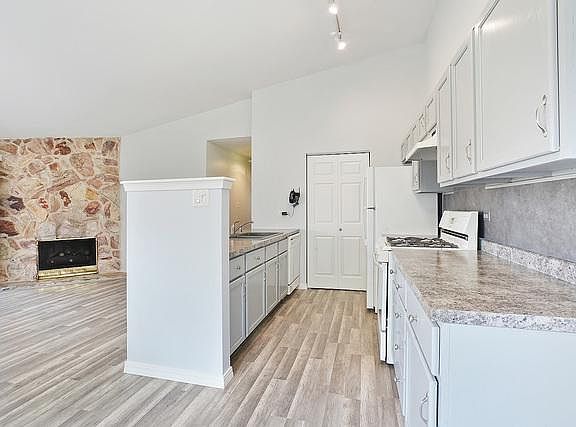 4th image of 5 W Boulder Ct APT 5C