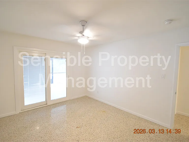 528 Suwanee Cir — Photo 15
