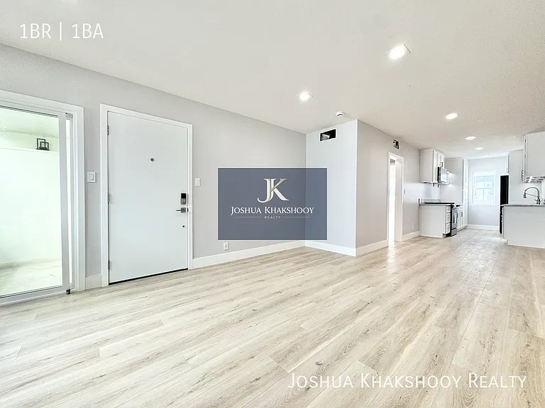 604 N Flores St #5 — Photo 5