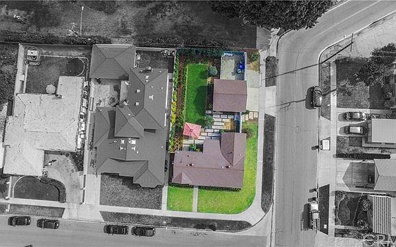 4th image of 10918 Newville Ave