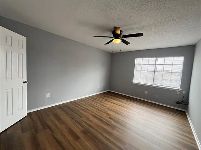 841 Fairfax Dr — Photo 13
