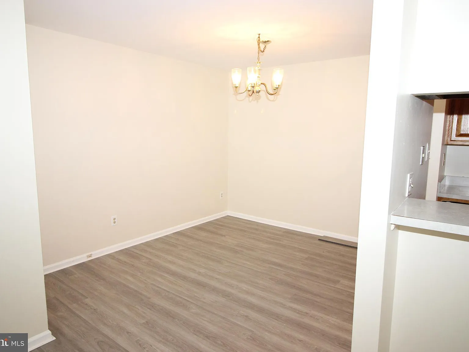 2 bed, 2.0 bath, 1250 sqft, $2,350 — Photo 2