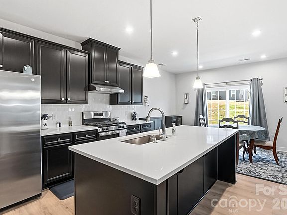4th image of 1812 Meredith Pl
