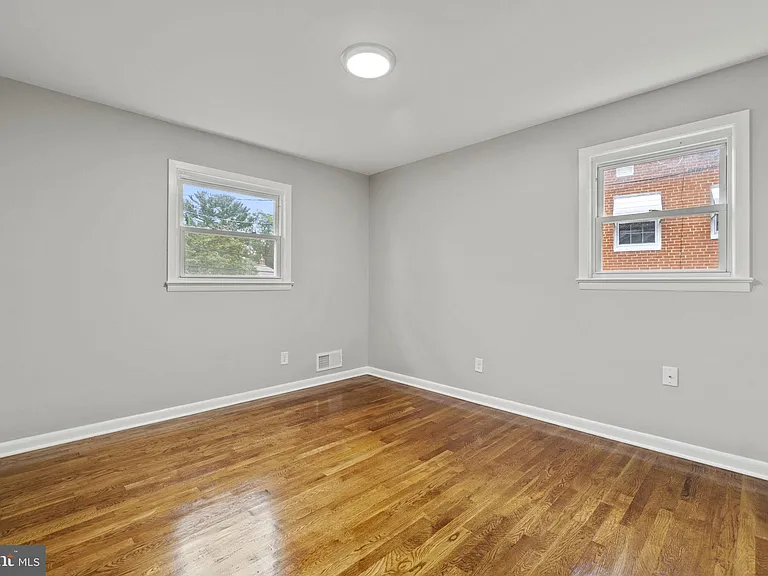 1110 Chiswell Ln — Photo 8
