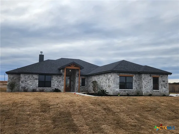 228 Hillside Ln, Lampasas, TX 76550