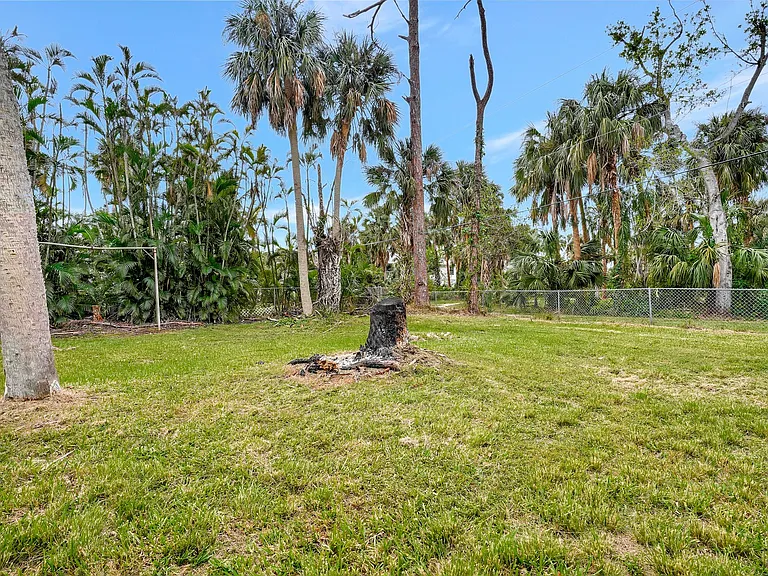 16360 N Oleander Dr — Photo 43