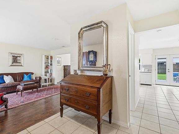 3rd image of 1509 Colony St