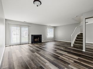 1643 Prestwick Dr, Naperville, IL 60563