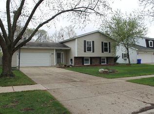 1128 Durham Dr, Wheaton, IL 60189