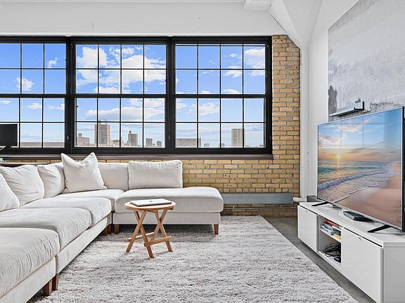 5th image of 730 Stinson Blvd Unit 309