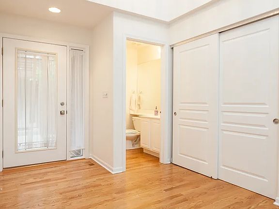 5th image of 1451 N Milwaukee Ave