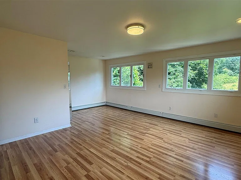 26 Lattintown Rd — Photo 17