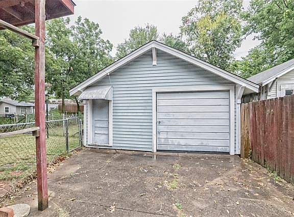 4th image of 1022 E Lee Ave