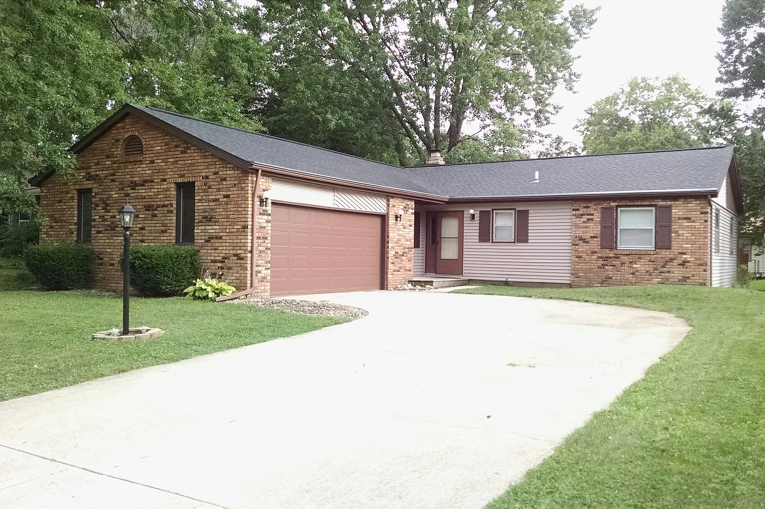 2305 Blackthorn Dr photo 1