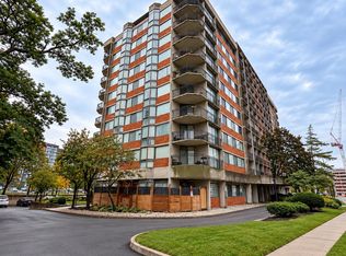 2200 Sherobee Rd #201, Mississauga, ON L5A 3Y3