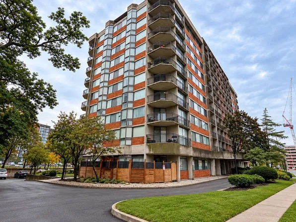 2200 Sherobee Rd, Mississauga, ON