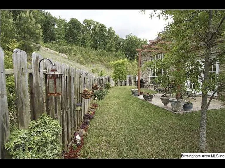 1163 Castlemaine Dr — Photo 17