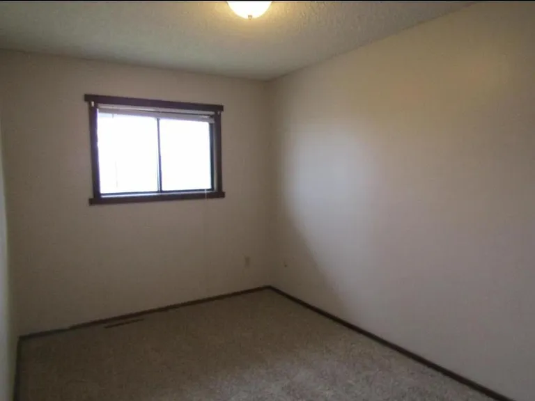 627 Willow Creek Ct — Photo 10