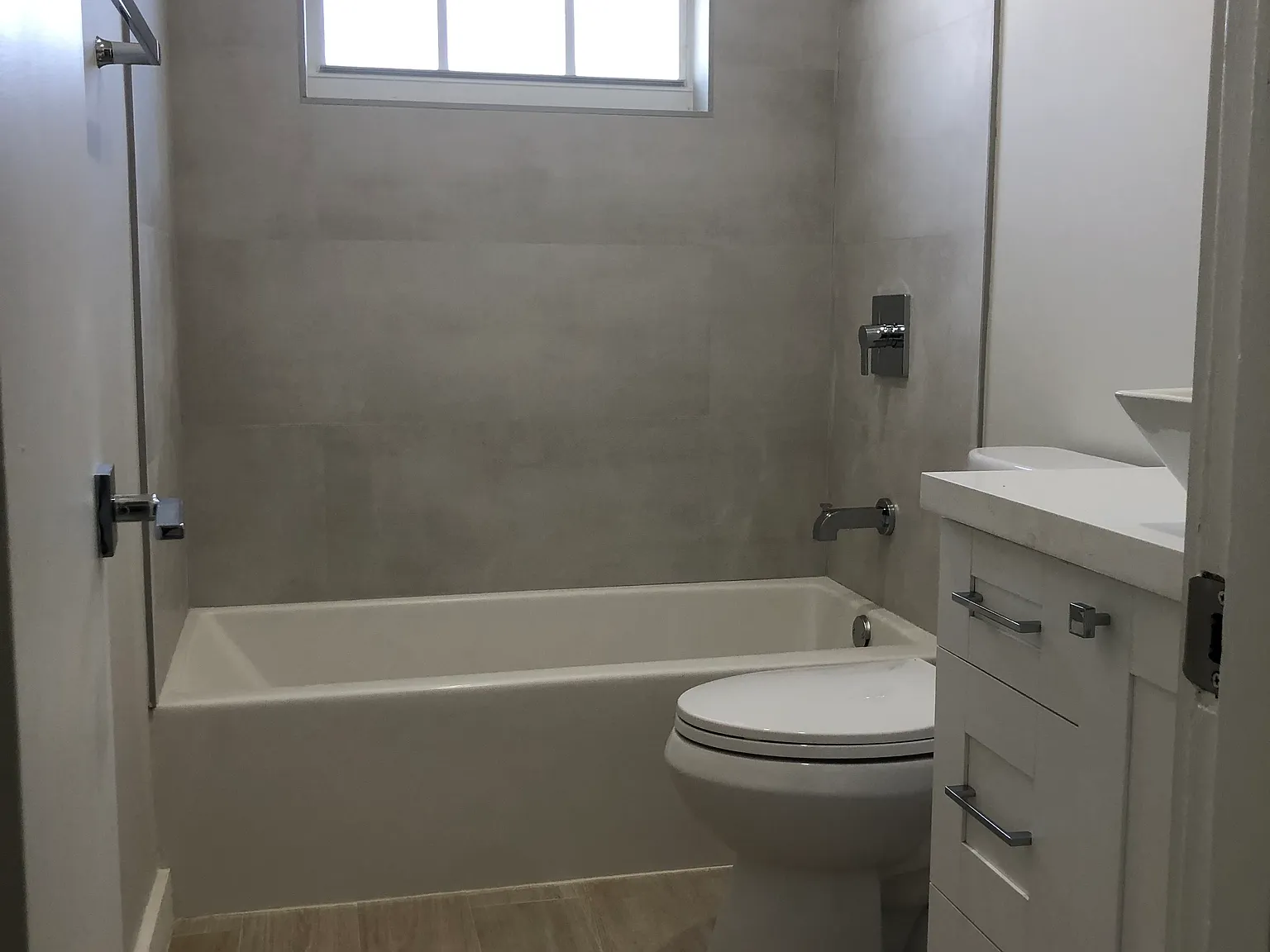 3 bed, 1018 sqft, $3,300 — Photo 3