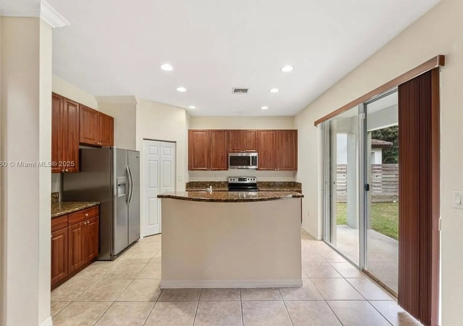 Spacious 5BR House in Homestead — Photo 1