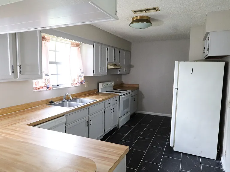 66 Silver Ln — Photo 5