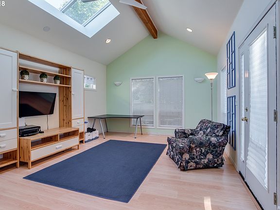 4th image of 17307 SE 28th St