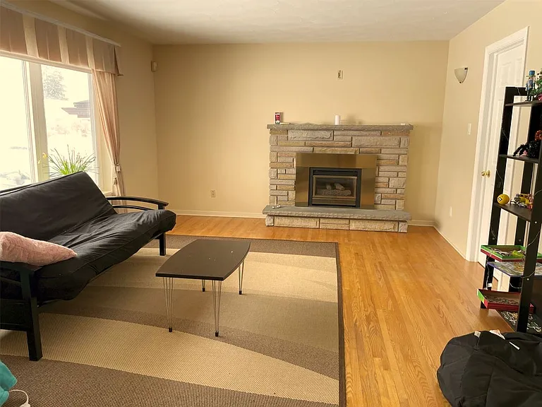 24 Sunnycrest Dr — Photo 3