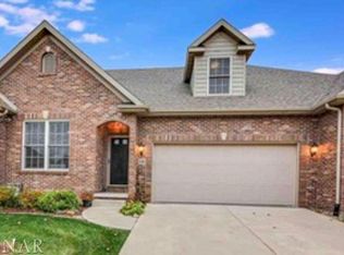 18 Prairie Vista Ct, Bloomington, IL 61704