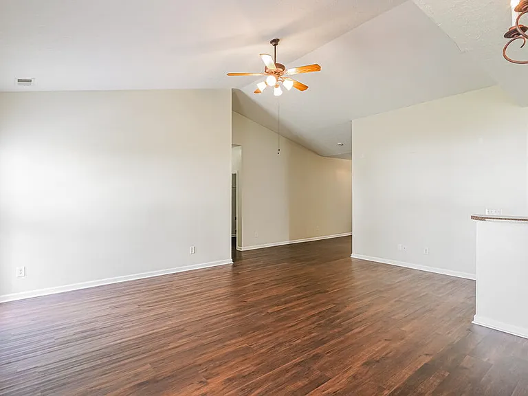 130 Megan St — Photo 4