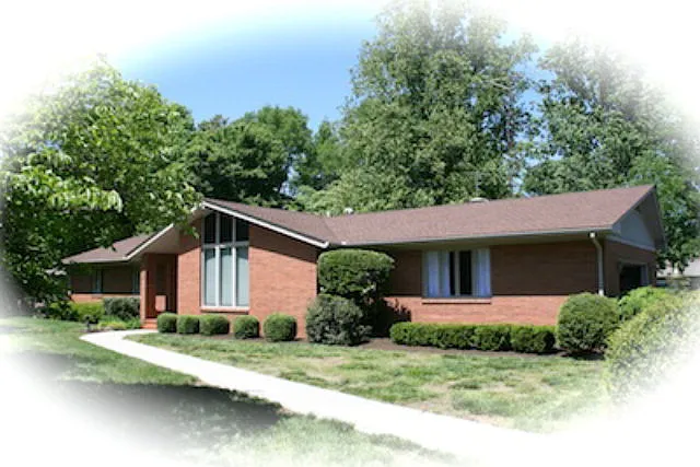 302 Briarwood Dr photo 1