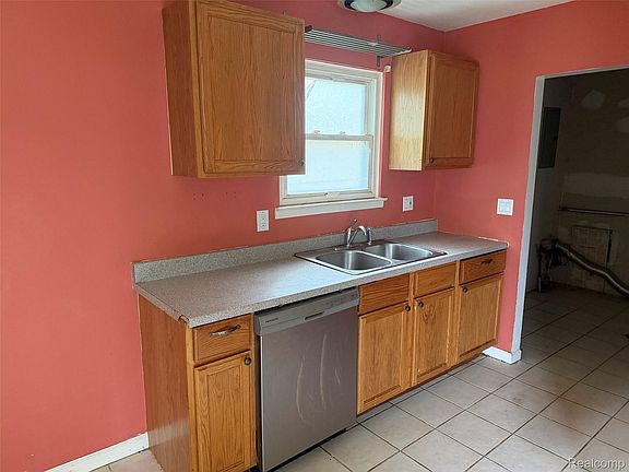 5th image of 6486 Syracuse St