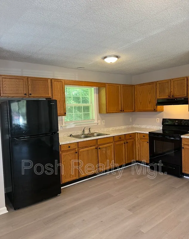 3 bed, 2.0 bath, 1054 sqft, $1,200 — Photo 3