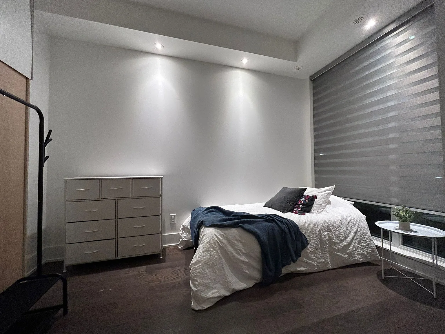 4 bed, $1,250 — Photo 1