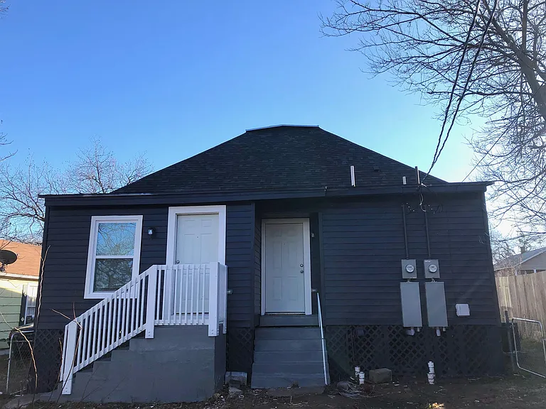 823 W Day St — Photo 19