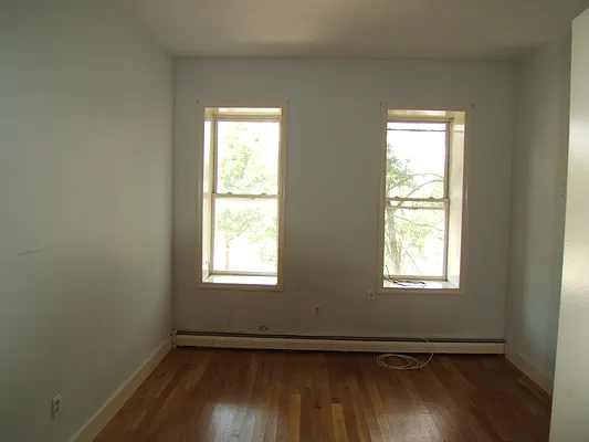 Rented by Joel Weisz, LREB | media 48