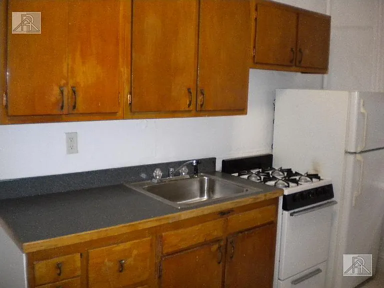 127 Sutherland Rd #A — Photo 1