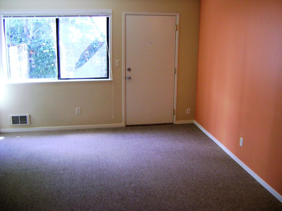 2nd image of 707 NE 42nd St