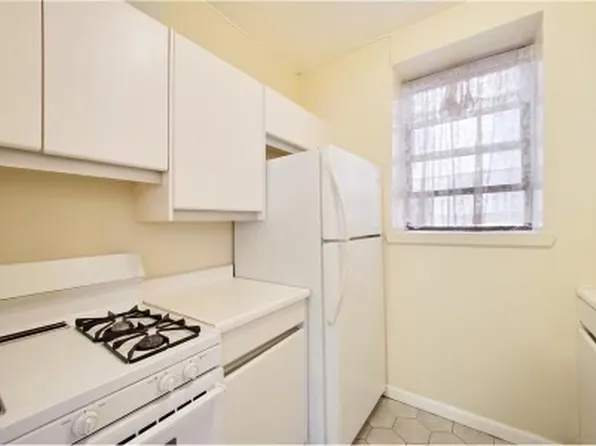 319 East 105th Street image 8 of 24