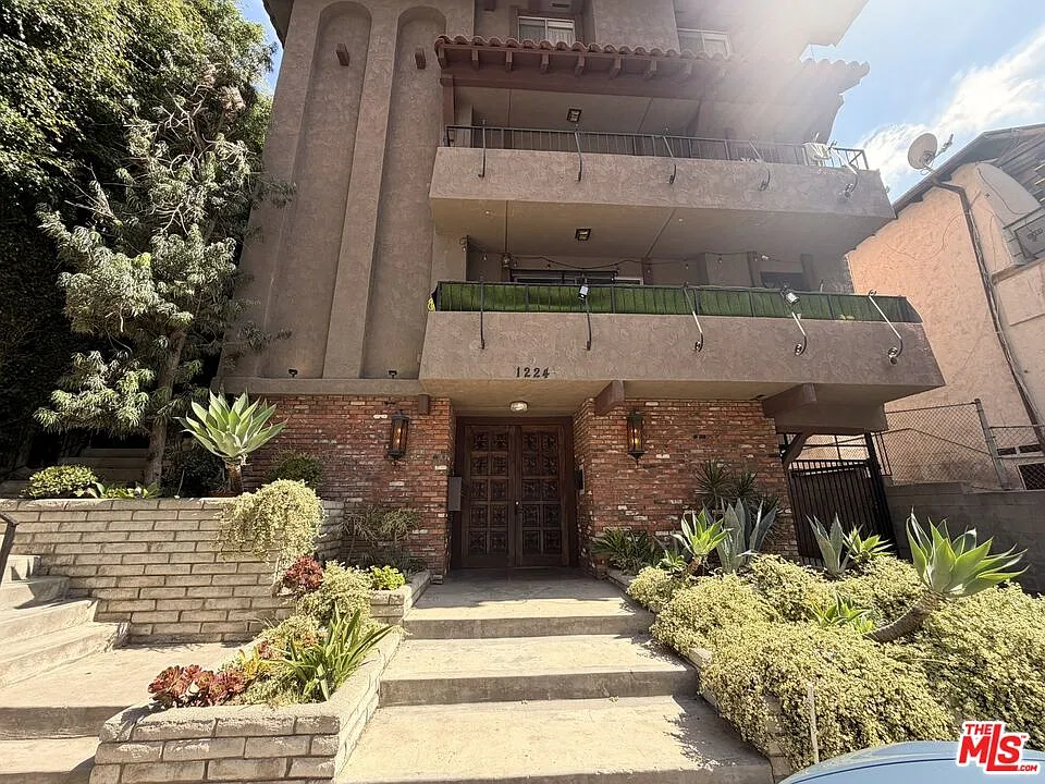 1224 S Barrington Ave #301
