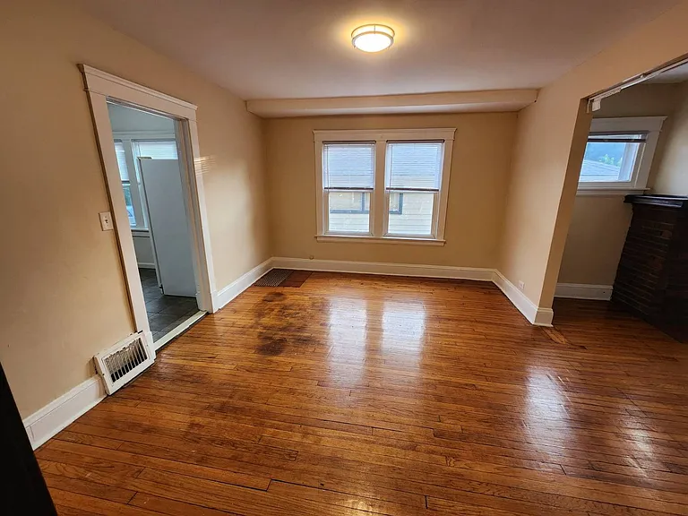 106 W Grace St — Photo 12