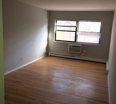 5th image of 2821 N Cambridge Ave #3