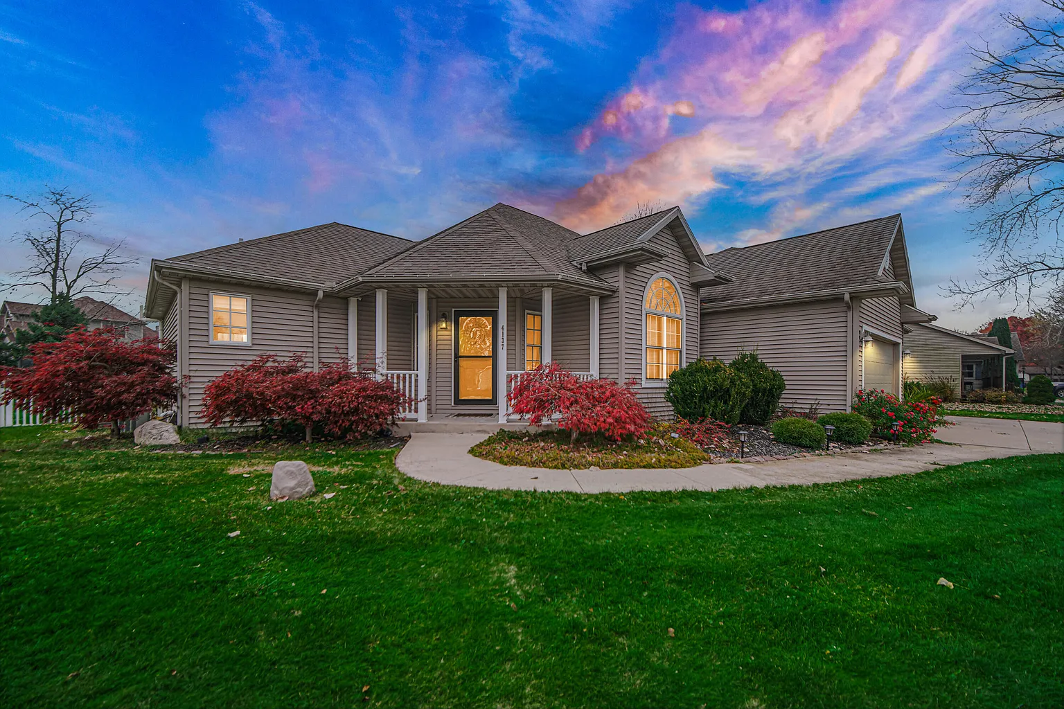 4137 W Crest View Ln photo 1