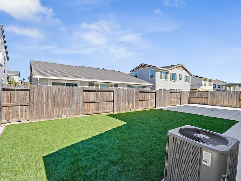 467 Yarrow Dr — Photo 36