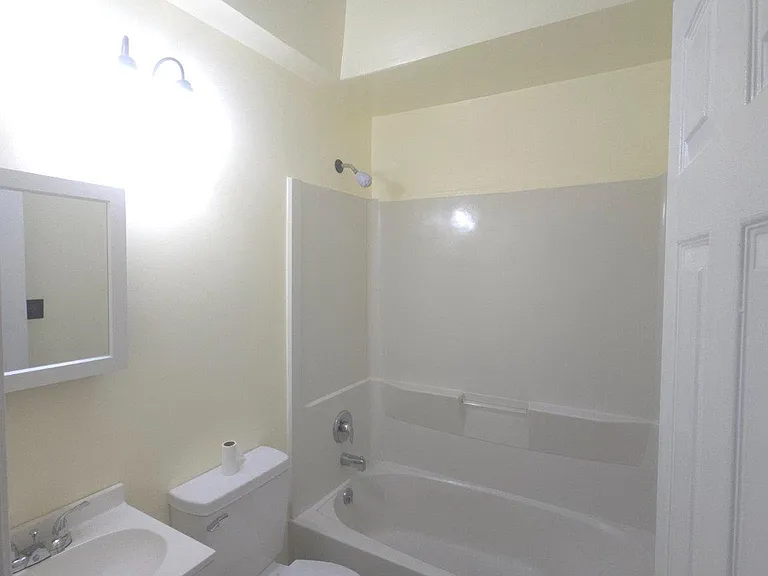 428 Croyden Rd — Photo 11