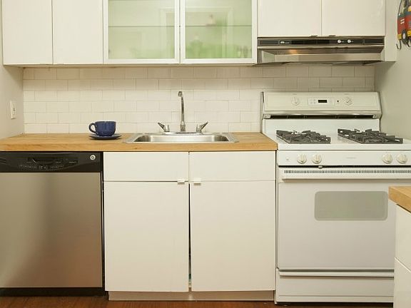 4th image of 111 E 36th St APT 3A