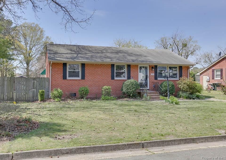 1st image of 204 Woodbury Forrest Dr